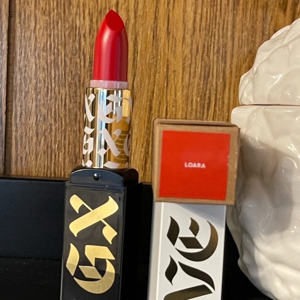 GXVE By Gwen Stefani Anaheim Shine Satin Lipstick In Loara (Orange Red)